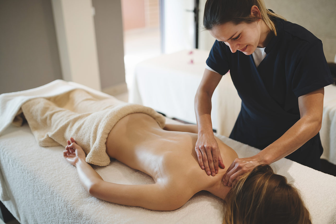 Introbild Fachpraktiker für Massage, Wellness und Prävention