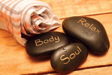 Hot Stone Massage - Wohlfühlen mit der Kraft der Steine