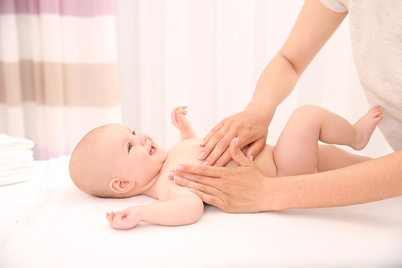 Schritt-für-Schritt Anleitung Baby Massage