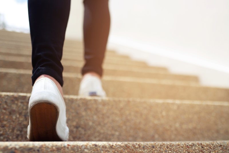 Füße gehen Treppen hoch