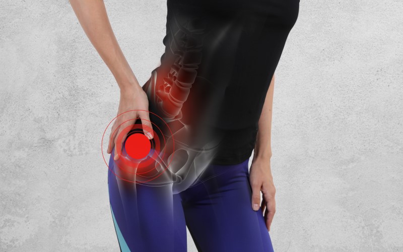 Frau mit Hüftschmerzen 
